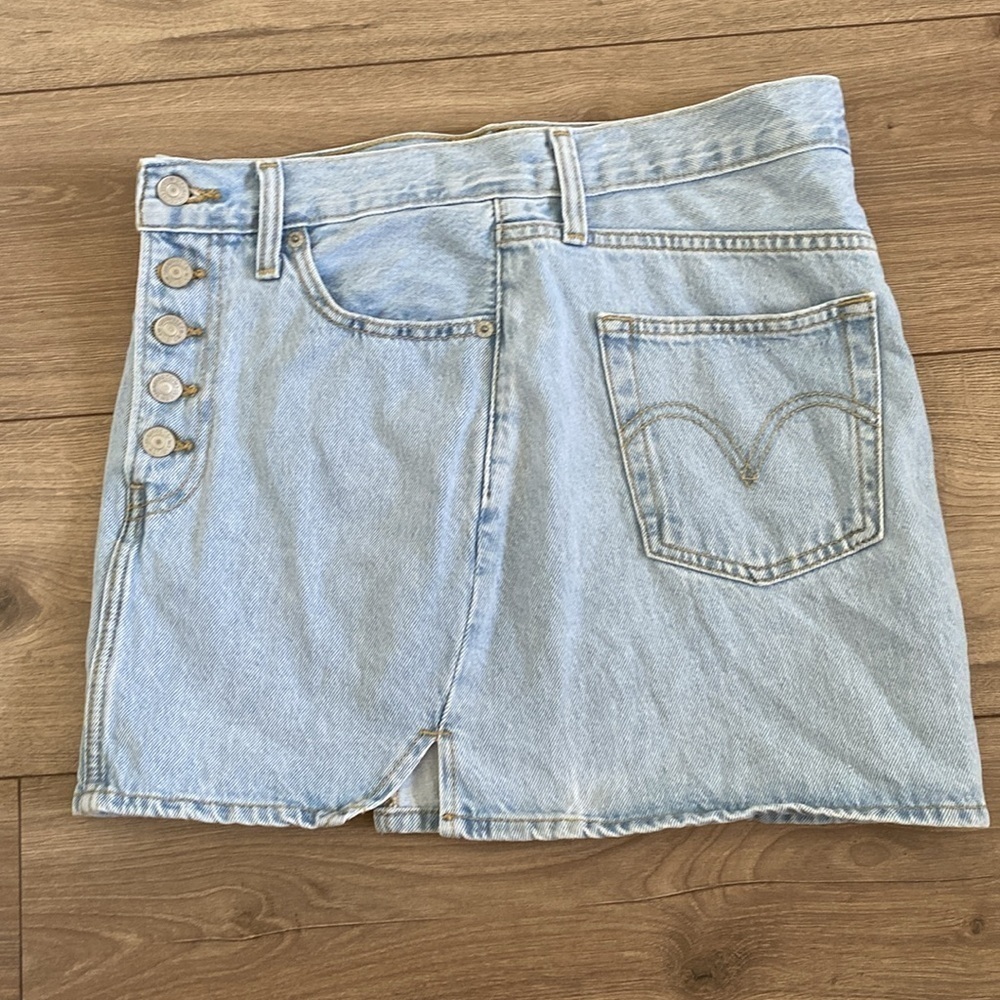 Levi's Icon Mini Denim Skirt Light Wash Fitted Button Size 27 - Picture 5 of 8